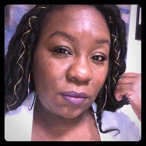 Meet your Posher, Latisha